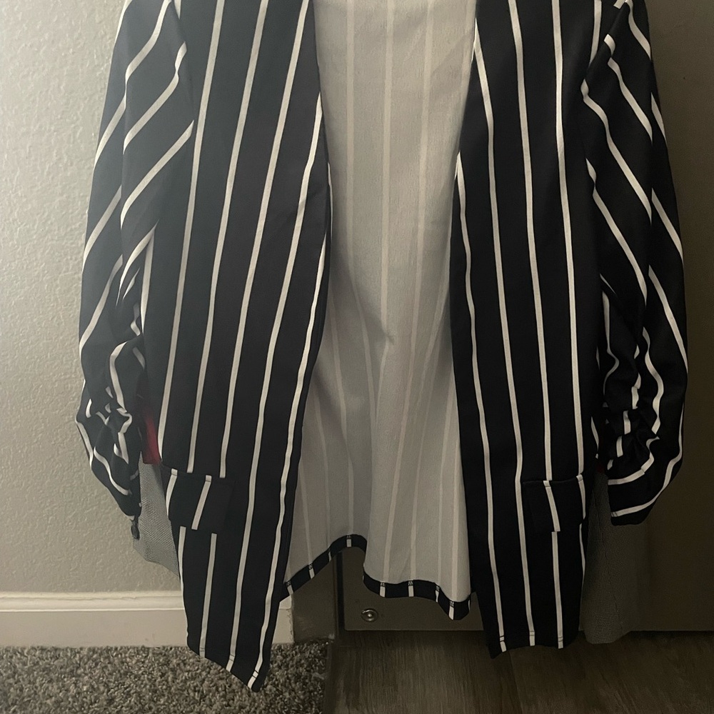 SHEIN Black and White Striped Blazer Relaxed Fit
